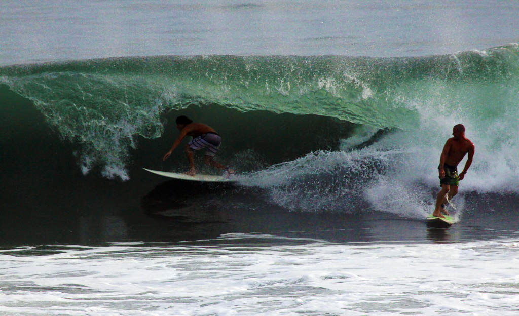        hermosa surf contestest watching 
  - Costa Rica
